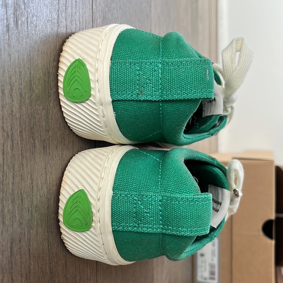 Cariuma low top green sneakers size 5.5 - Picture 5 of 6